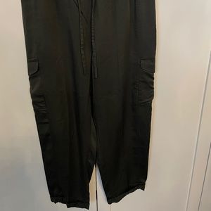 Lululemon - Move Lightly Cargo Pant - Dark Green